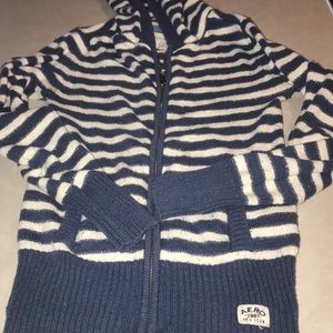 The coziest zip up sweater!!